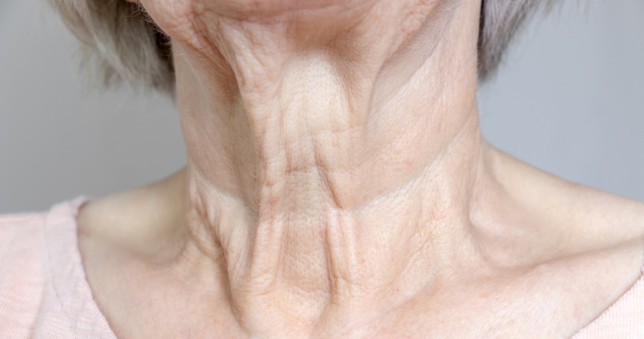 Jak dbać o skórę szyi i dekoltu, by opóźnić pojawienie się zmarszczek?