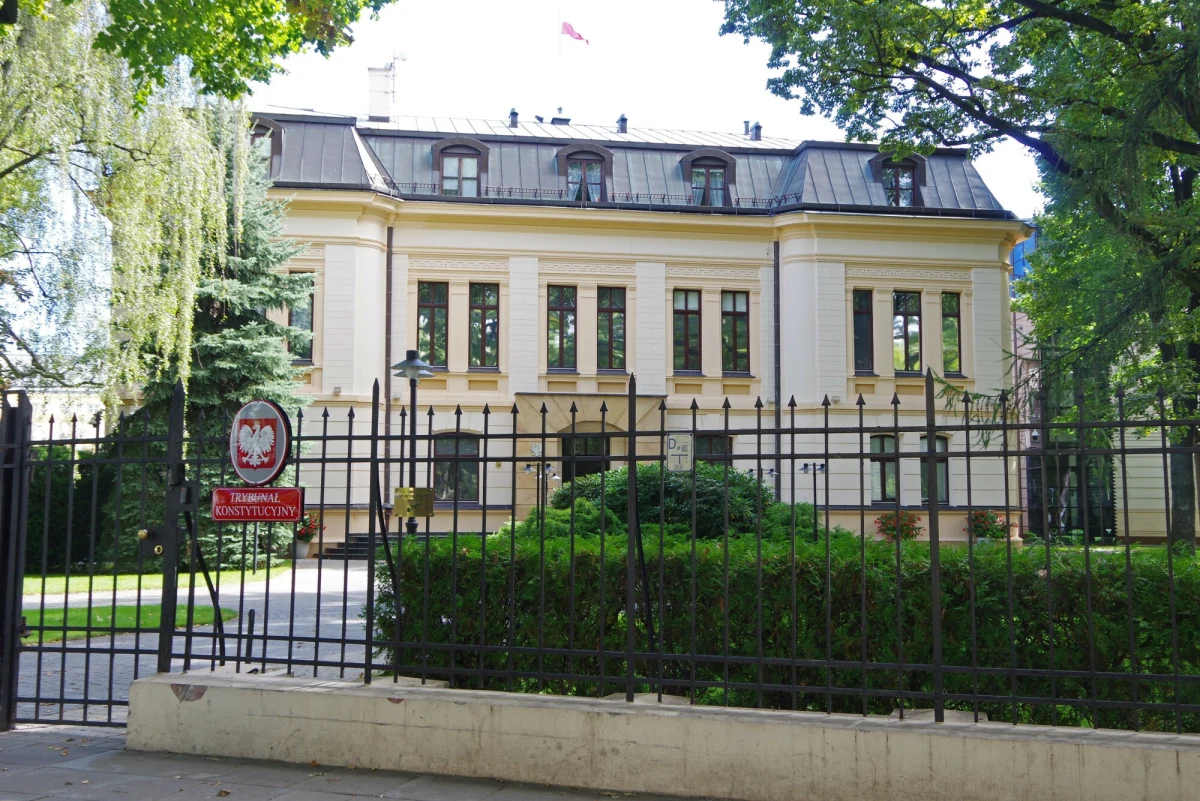 Poruszyło mnie zdanie, wygłoszone wczoraj przez posła Marcina Przydacza. Stwierdził on w rozmowie w RMF FM, że Konstytucja nie zakazuje odesłania przez prezydenta ustawy budżetowej do Trybunału Konstytucyjnego, a co nie jest zakazane, jest dozwolone. Kiedy polityk mówi coś takiego, czasem kryje się za tym zapowiedź. Najwyraźniej jednak tym razem tak nie jest.