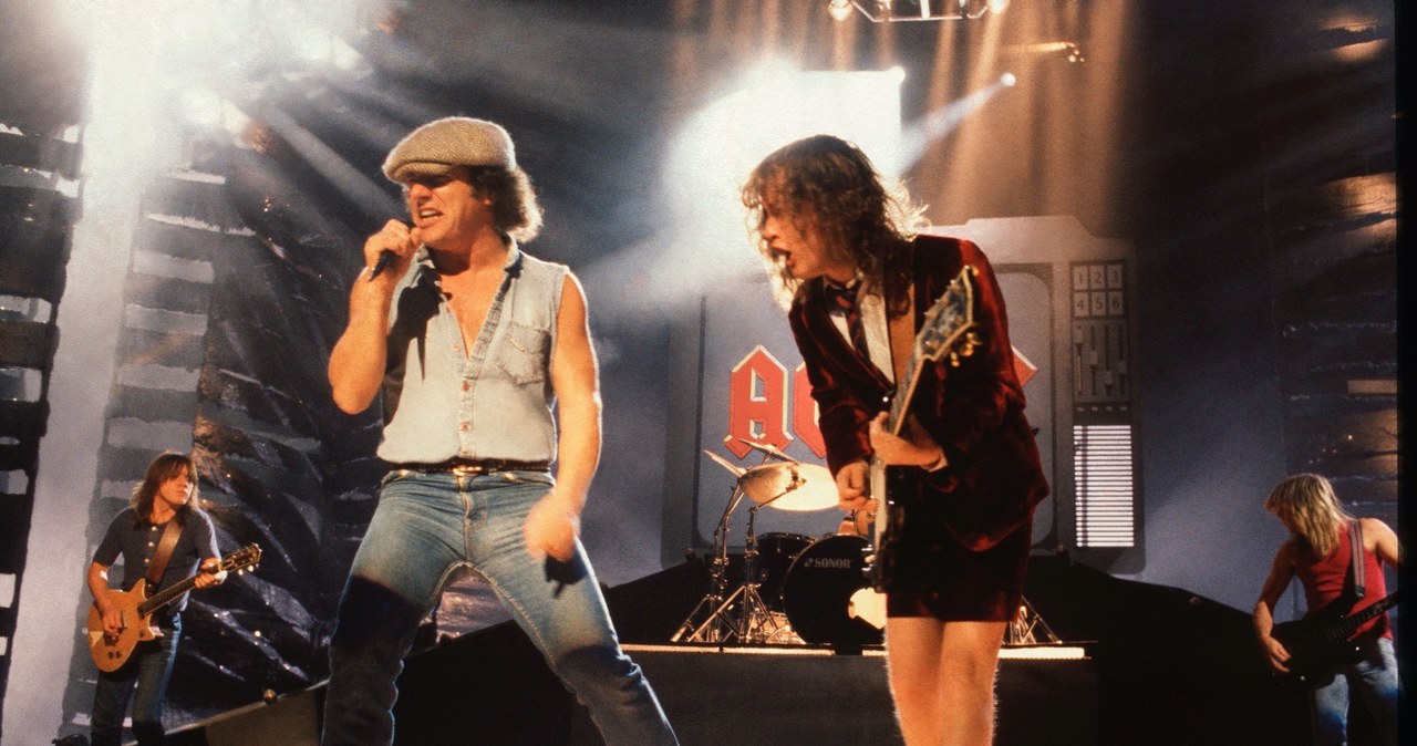 W sylwestra minęło dokładnie 50 lat od pierwszego koncertu legendarnej grupy AC/DC - późniejsza ikona ciężkiego rocka zadebiutowała 31 grudnia 1973 r. w nocnym klubie Chequers w Sydney. Muzycy zagrali covery Chucka Berry'ego, The Rolling Stones i innych wykonawców. "Zespół ma ponadpokoleniową publiczność na całym świecie" - podkreśla dziennikarz muzyczny Piotr Metz w rozmowie z PAP.