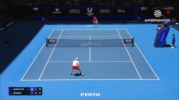 Skrót meczu United Cup: Polska - Chiny (Hubert Hurkacz - Zhizhen Zhang - 6:3, 6:4).