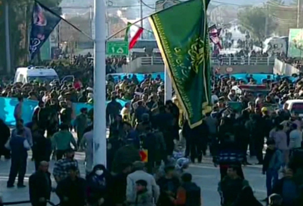 Co najmniej 103 osoby zginęły, a 141 odniosło rany w eksplozjach, do których doszło w pobliżu grobu irańskiego generała Kasema Sulejmaniego - przekazały lokalne służby ratunkowe. Wybuchy były efektem ataku terrorystycznego - informuje agencja Reutera. 