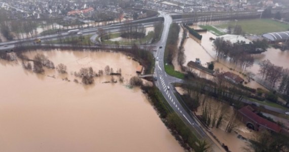 Niemcy i Francja walczą ze skutkami powodzi. Oba kraje zgłosiły się o pomoc do Unii Europejskiej. Skalę kataklizmu można zobaczyć na zdjęciach i filmach. 