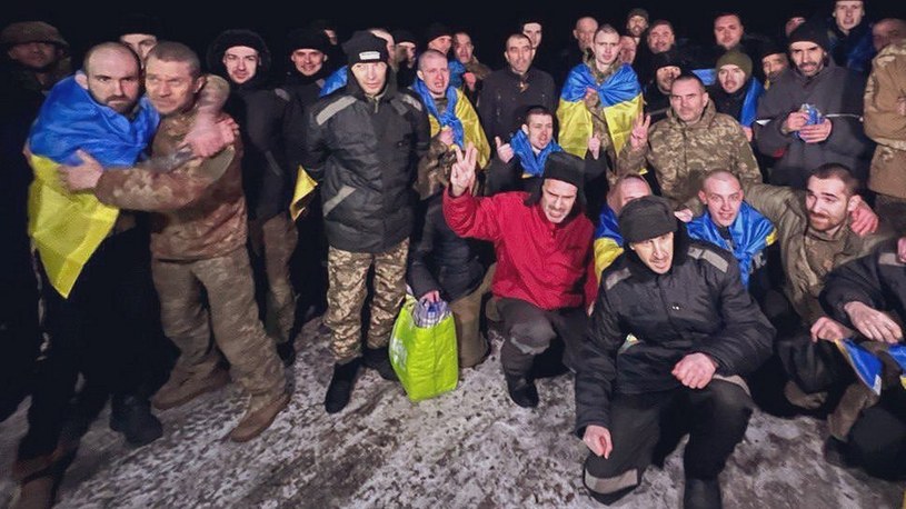 Wczorajszy dzień (03.01) przejdzie do historii wojny w Ukrainie. W wyniku przeprowadzenia niezwykle ciężkich negocjacji, Rosja uwolniła z niewoli 230 ukraińskich żołnierzy i cywilów.