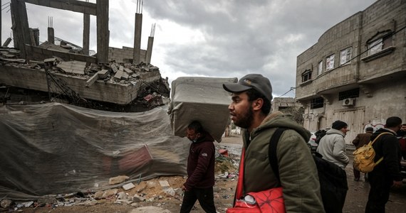 Izrael planuje „dobrowolnie przesiedlić” mieszkańców Strefy Gazy – informuje portal Times of Israel powołując się na wysokiej rangi przedstawicieli władz i służb bezpieczeństwa. Według dziennikarzy rozmowy w tej sprawie prowadzone są m.in. z Demokratyczną Republiką Konga i Arabią Saudyjską.