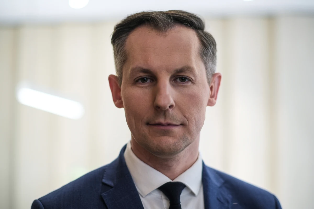 W przypadku incydentu z poniedziałku, kiedy Google pokazał nieprawdziwy kurs złotego, nie do końca można ukarać Google’a - mówił w Rozmowie o 7:00 w RMF FM i internetowym Radiu RMF24 szef UOKiK Tomasz Chróstny. 