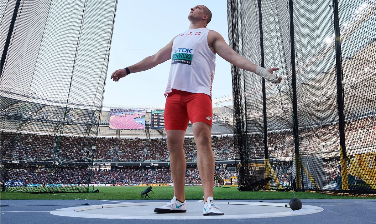 Nie ma żadnych problemów ze zdrowiem, nie myśli o przeszłości, tylko skupia się na sezonie 2024. Polski młociarz, Wojciech Nowicki przygotowuje się do igrzysk olimpijskich w Paryżu. Jak mówi, cieszy się z tego, że może pracować spokoju, bez żadnych nerwów.