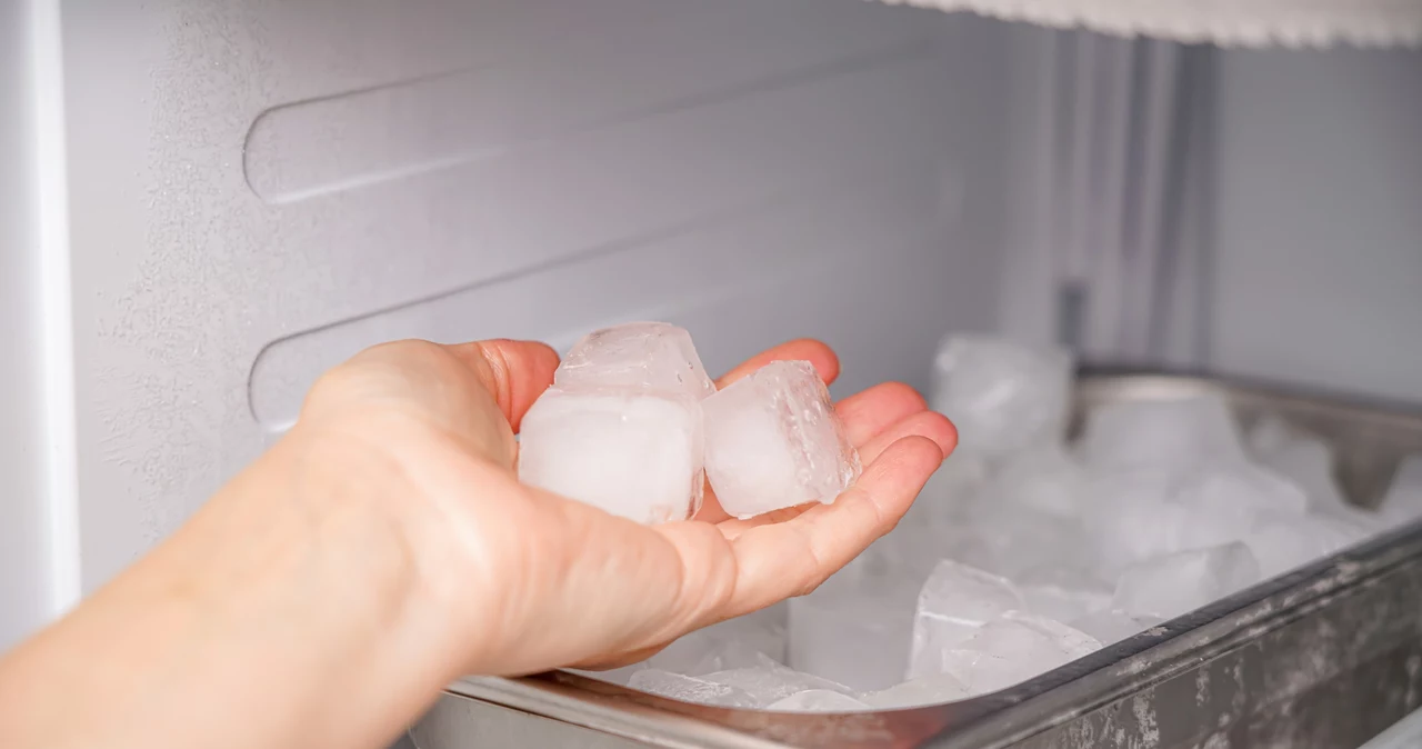  Opuchlizna zniknie, zmarszczki będą mniej widoczne. Codziennie rano okładaj twarz, szyje i dekolt