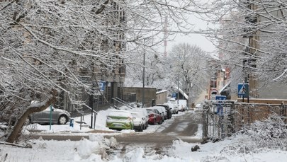 Śnieg, gołoledź i błoto na polskich drogach - zima wróciła na wschód kraju