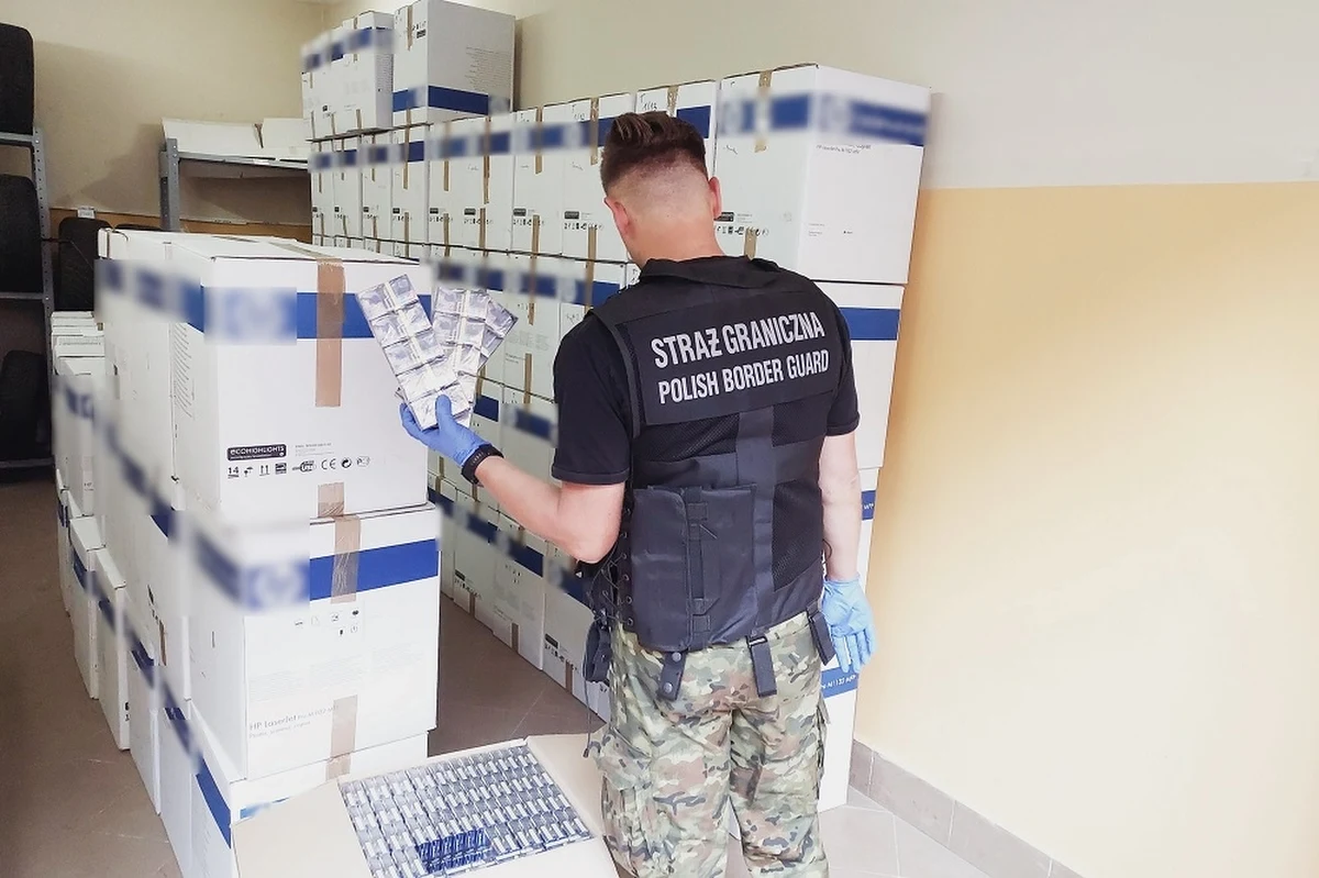 Dwaj mężczyźni próbowali przemycić ponad 1 mln opakowań papierosów różnych marek. Przemytnicy zostali już zatrzymani przez funkcjonariuszy zakopiańskiej Straży Granicznej.