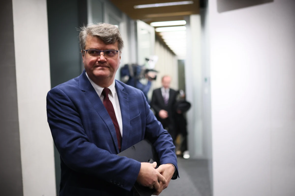 Sąd Najwyższy uchylił postanowienie Marszałka Sejmu o wygaszeniu mandatu poselskiego Macieja Wąsika. Jak ustalił dziennikarz RMF FM Tomasz Skory, decyzję podjęli sędziowie Izby Kontroli Nadzwyczajnej Sądu Najwyższego. 