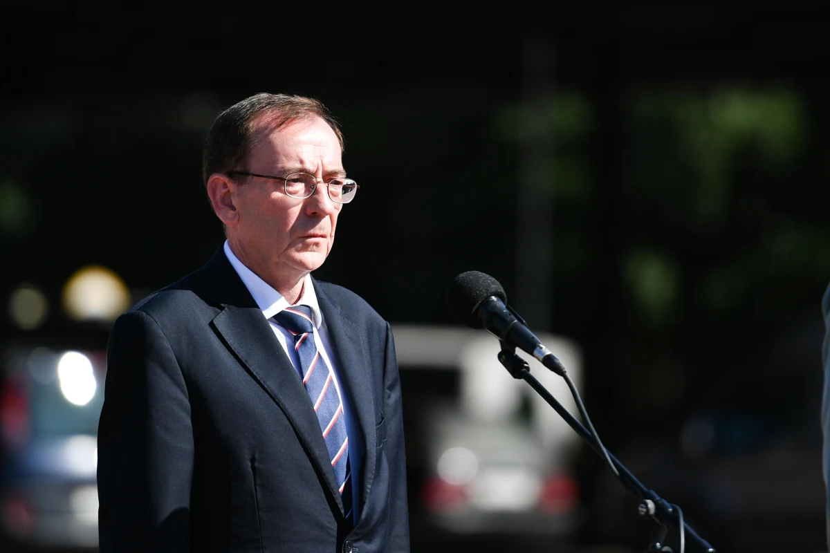 Prezes Izby Karnej SN sędzia Zbigniew Kapiński - zastępujący nieobecną I prezes SN - podjął decyzję, że właściwą do rozpatrzenia odwołania od wygaszenia mandatu Mariusza Kamińskiego jest Izba Kontroli Nadzwyczajnej i Spraw Publicznych SN - poinformował zespół prasowy SN.