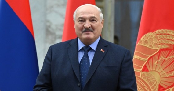 Prezydent Białorusi Alaksandr Łukaszenka podpisał ustawę, która daje mu dożywotni immunitet chroniący przed odpowiedzialnością karną. Uniemożliwia też liderom opozycji mieszkającym za granicą start w przyszłych wyborach prezydenckich - poinformowała agencja Associated Press.