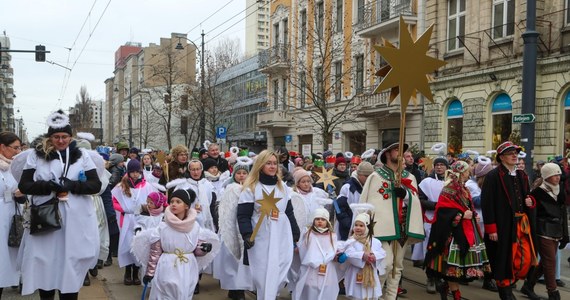 10 tys. tekturowych koron, śpiewniki kolęd i liczne atrakcje - to wszystko czeka na tysiące łodzian, którzy w sobotę (6 stycznia) pójdą w Orszaku Trzech Króli. Nową osobowością wydarzenia będzie św. Franciszek z Asyżu, bo to on 800 lat temu po raz pierwszy zorganizował jasełka.