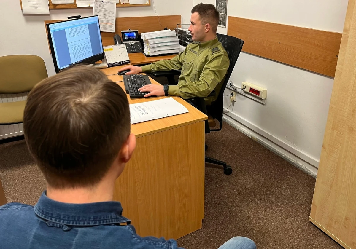 Firma z Pucka nielegalnie zatrudniała 58 obcokrajowców. Przestępstwo wykryła kontrola straży granicznej z Władysławowa. Służby skierują do sądu wniosek o ukaranie pracodawcy. Karę poniosą także pracownicy. Wszyscy pracowali w branży budowlanej.