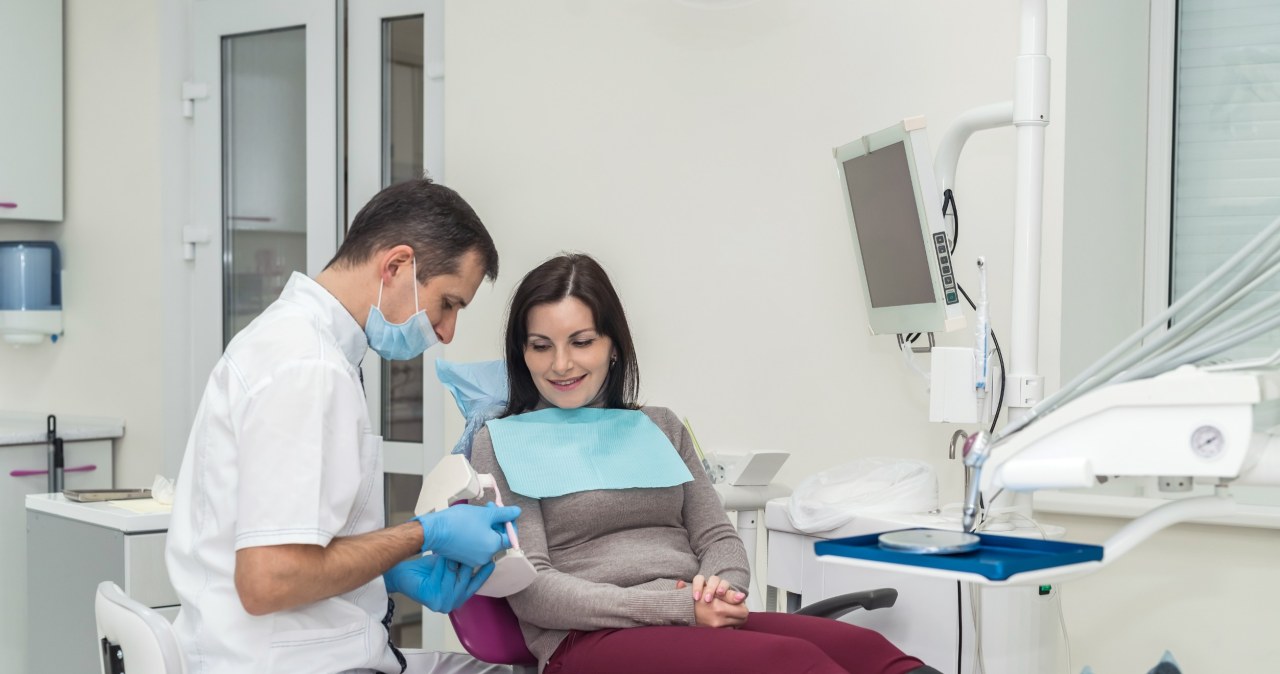 Polacy jeżdżą tam do dentysty. Różnice w cenach są ogromne