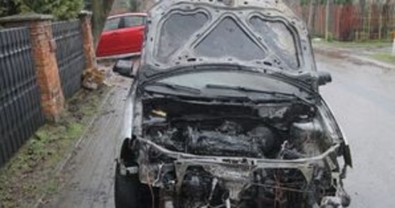 27-latek z Lublina odpowie za podpalenie dwóch samochodów. Mężczyzna przyznał się do popełnionego przestępstwa, tłumacząc to chęcią wyrównania rachunków. Chodziło o rozliczenia finansowe.