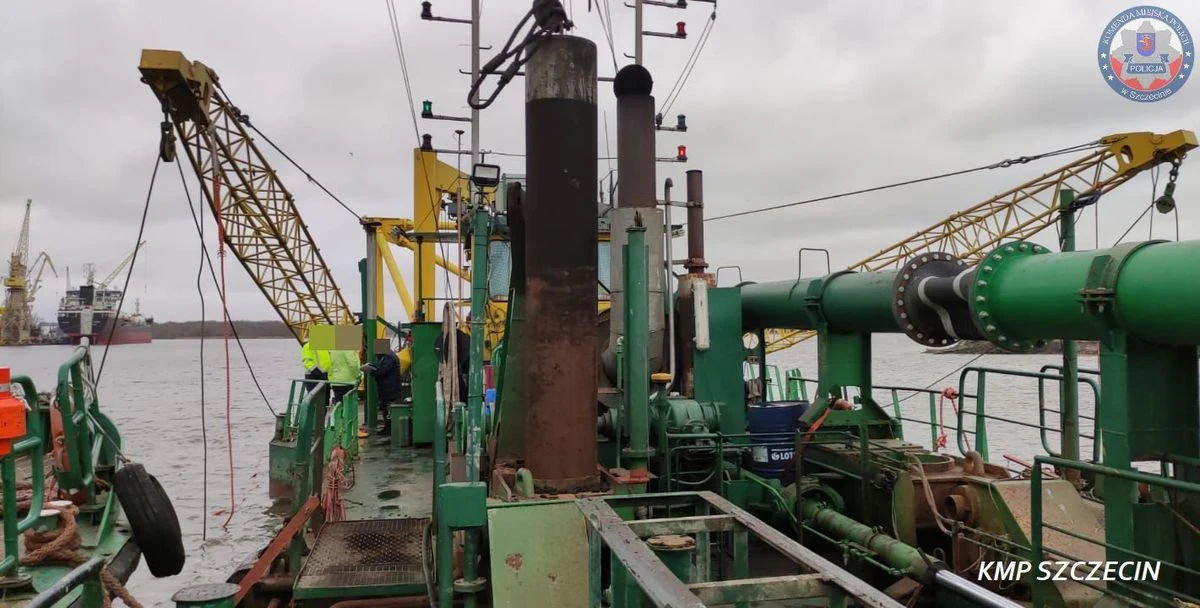 2,5 promila miała w organizmie kapitan pogłębiarki wykonującej prace w szczecińskim porcie. Mężczyzna został zatrzymany i w trybie przyśpieszonym odpowie przed sądem.