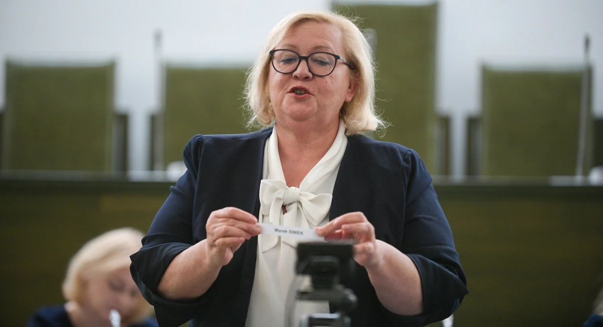 "Wszelkie wnioski o powierzenie rozpoznania sprawy określonemu składowi Sądu Najwyższego stanowią niedopuszczalną próbę wpływania na wybór sędziów spełniających określone oczekiwania" - zaznaczyła w piątkowym oświadczeniu I prezes Sądu Najwyższego Małgorzata Manowska. W ten sposób odniosła się do odwołań Mariusza Kamińskiego i Macieja Wąsika.