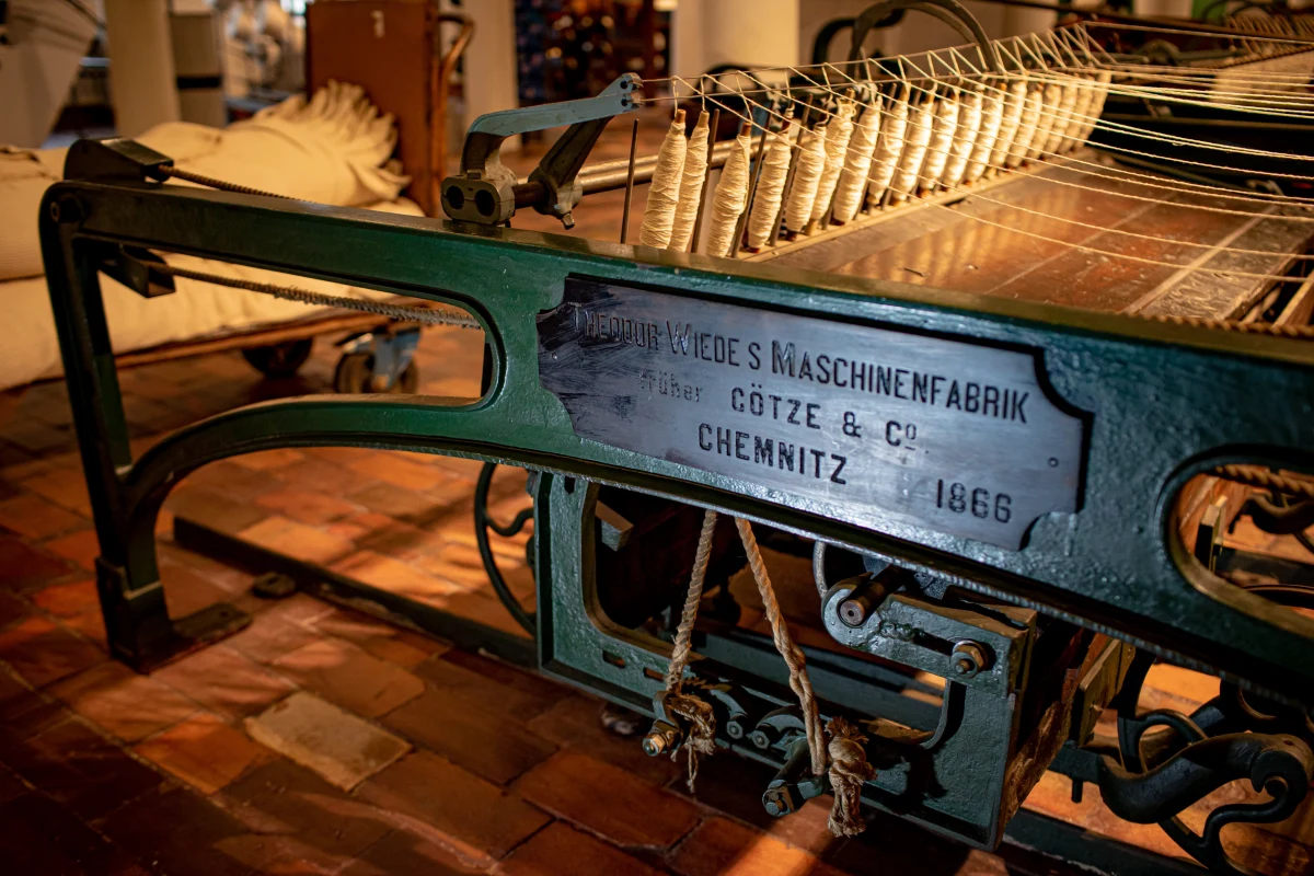 Odkrywanie tajemnic carskiej tkaniny z wątkiem kryminalnym i poznawanie od podszewki stroju z przełomu wieków - tak intrygująco zapowiadają się 219. urodziny Ludwika Geyera - wielkiego fabrykanta i założyciela Białej Fabryki w Łodzi. Dziś ten kompleks pofabryczny to siedziba Centralnego Muzeum Włókiennictwa. Jutrzejsza impreza urodzinowa potrwa od g. 11.00 do 19.00.