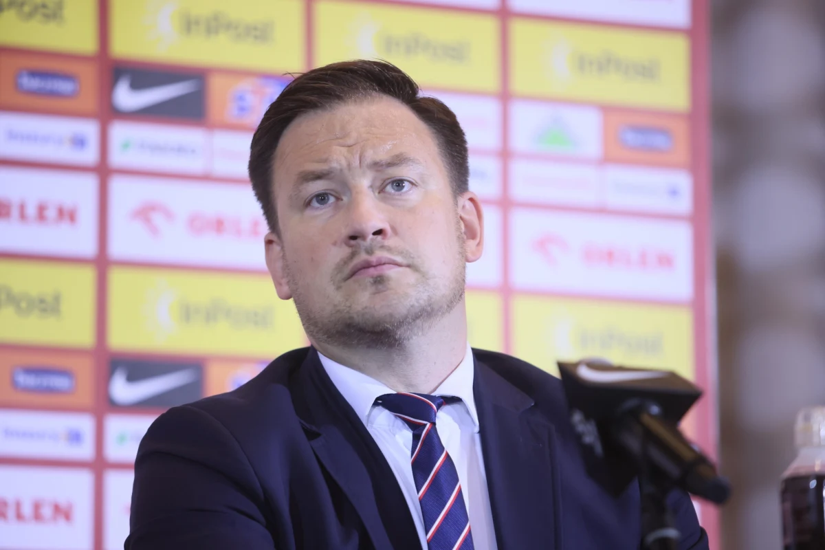 Związek jest organizacją apolityczną i absolutnie nie chcielibyśmy tej polemiki prowadzić na obszarze sportowym. Chcemy, żeby piłka nas łączyła - mówi Łukasz Wachowski, Sekretarz Generalny PZPN. Decyzją ministra sportu i turystyki Sławomira Nitrasa Polski Związek Piłki Nożnej nie otrzyma ponad 300 milionów złotych na budowę Narodowego Centrum Szkolenia, Badań i Treningu Piłki Nożnej w Otwocku.