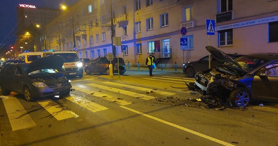 Groźny wypadek w centrum Lublina. W okolicy przejścia dla pieszych zderzyły się cztery samochody.