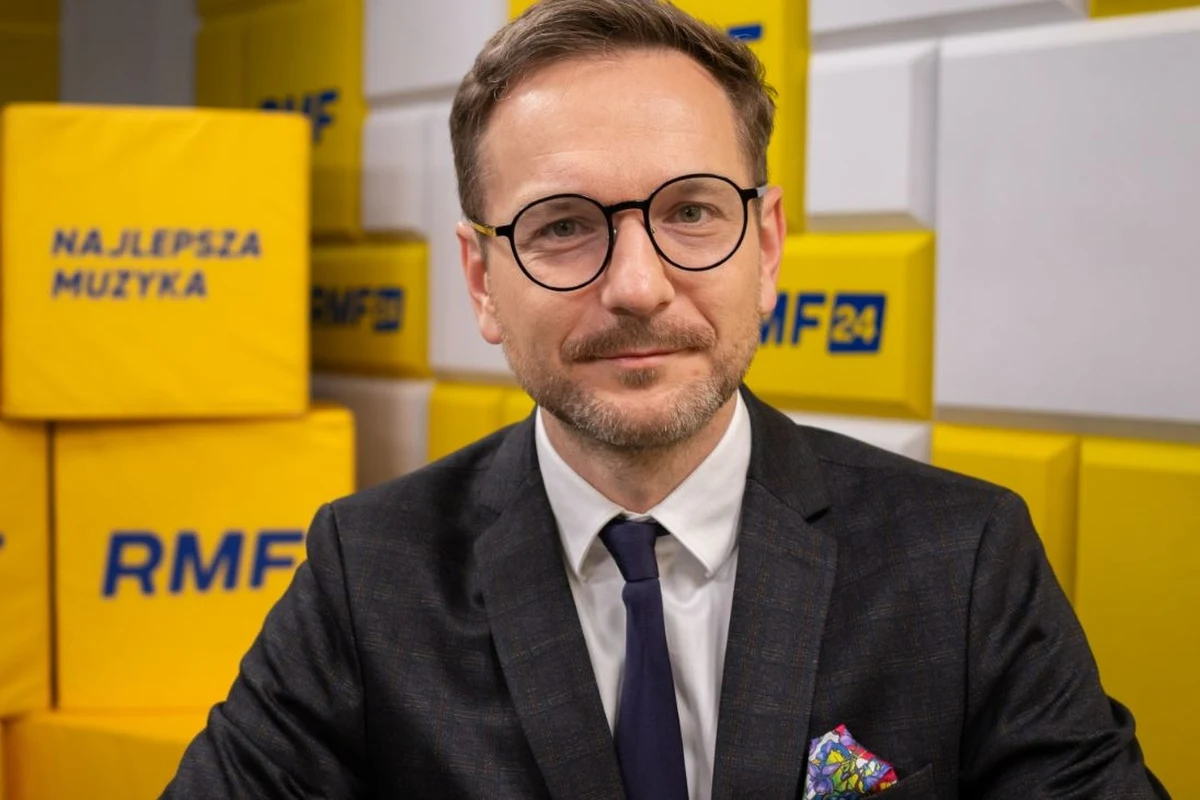 ​"Sąd Najwyższy wypowiedział się już w tej sprawie. Prezes SN uznaje sprawę za zamkniętą" - mówił Waldemar Buda o sporze wokół wygaszenia mandatów poselskich Mariusza Kamińskiego i Macieja Wąsika. Co się wydarzy w środę, jeśli marszałek Szymon Hołownia nie pozwoli wejść tym dwóm politykom do Sejmu? – dopytywał prowadzący program. "Nie było marszałka, który blokował posłowi dostęp do pracy, miejsca pracy, do głosowania. Ciężko przewidzieć emocje, jakie w związku z tym mogą być" - stwierdził poseł Prawa i Sprawiedliwości, były minister rozwoju i technologii. "Kamiński i Wąsik mają obowiązek wejść do Sejmu. Przy uchyleniu decyzji marszałka Hołowni nie ma żadnego dokumentu, który by potwierdzał, że on (Maciej Wąsik – red.) nie może wykonywać swoich obowiązków. Marszałek nie ma podstaw prawnych do blokowania dostępu do parlamentu" - stwierdził Gość Krzysztofa Ziemca w RMF FM. 