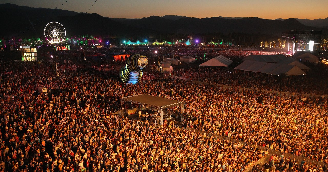 Festiwal Coachella to jeden z najbardziej kultowy festiwal muzyczny na całym świecie. Odbywające się w kwietniu wydarzenie przyciąga na teren imprezy setki tysięcy osób. Teraz nieoficjalnie ujawniono, kto będzie największymi gwiazdami kalifornijskiego festiwalu. 
