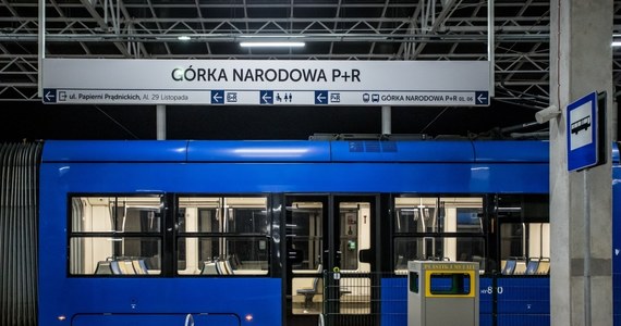 Dzisiaj ( poniedziałek) uruchomiony zostałe dworzec przesiadkowy „Górka Narodowa P+R”. Do nowej pętli  można dojechać tramwajami linii nr 18, 50 i 69, a z terminala autobusowego będą korzystać linie nr 217, 247, 257, 277, 280 i 503. Dodatkowo węzeł będzie obsługiwany przez linie nr 307 i 917.