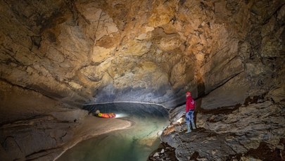 Słowenia: Pięć osób utknęło w jaskini, trwa akcja ratunkowa  