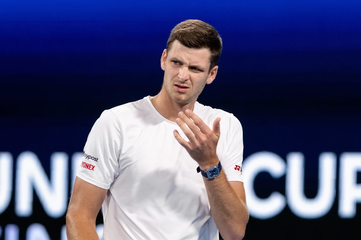 Hubert Hurkacz przegrał z Alexandrem Zverevem 7:6 (7-3), 6:7 (6-8), 4:6 i polscy tenisiści remisują z Niemcami 1:1 w rozgrywanym w Sydney finale drużynowego turnieju United Cup. O wyniku meczu rozstrzygnie mikst.