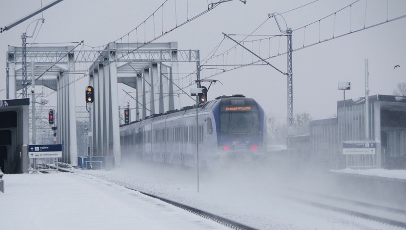  Wjechał wprost pod pociąg. W ostatniej chwili wyskoczył z auta