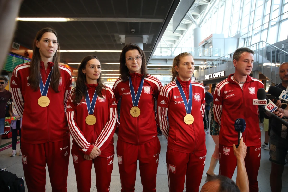 "Mamy spokojną głowę, a ta w szermierce jest bardzo ważna" - mówią Martyna Swatowska-Wenglarczyk, Ewa Trzebińska, Renata Knapik-Miazga i Magdalena Pawłowska. Polskie drużynowe mistrzynie świata czekają na igrzyska olimpijskie, choć jak mówią, nie jest jeszcze przesądzone, jaki będzie skład drużyny na paryskie zmagania.