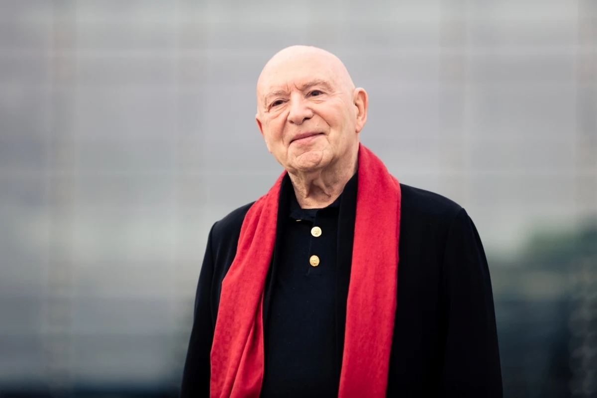 Christoph Eschenbach, który dyrygował orkiestrami m.in. w Zurychu, Paryżu, Berlinie, Japonii i USA, będzie dyrektorem artystycznym Filharmonii Wrocławskiej. Funkcję tę obejmie 1 września i będzie ją pełnił do końca sezonu 2028/2029.