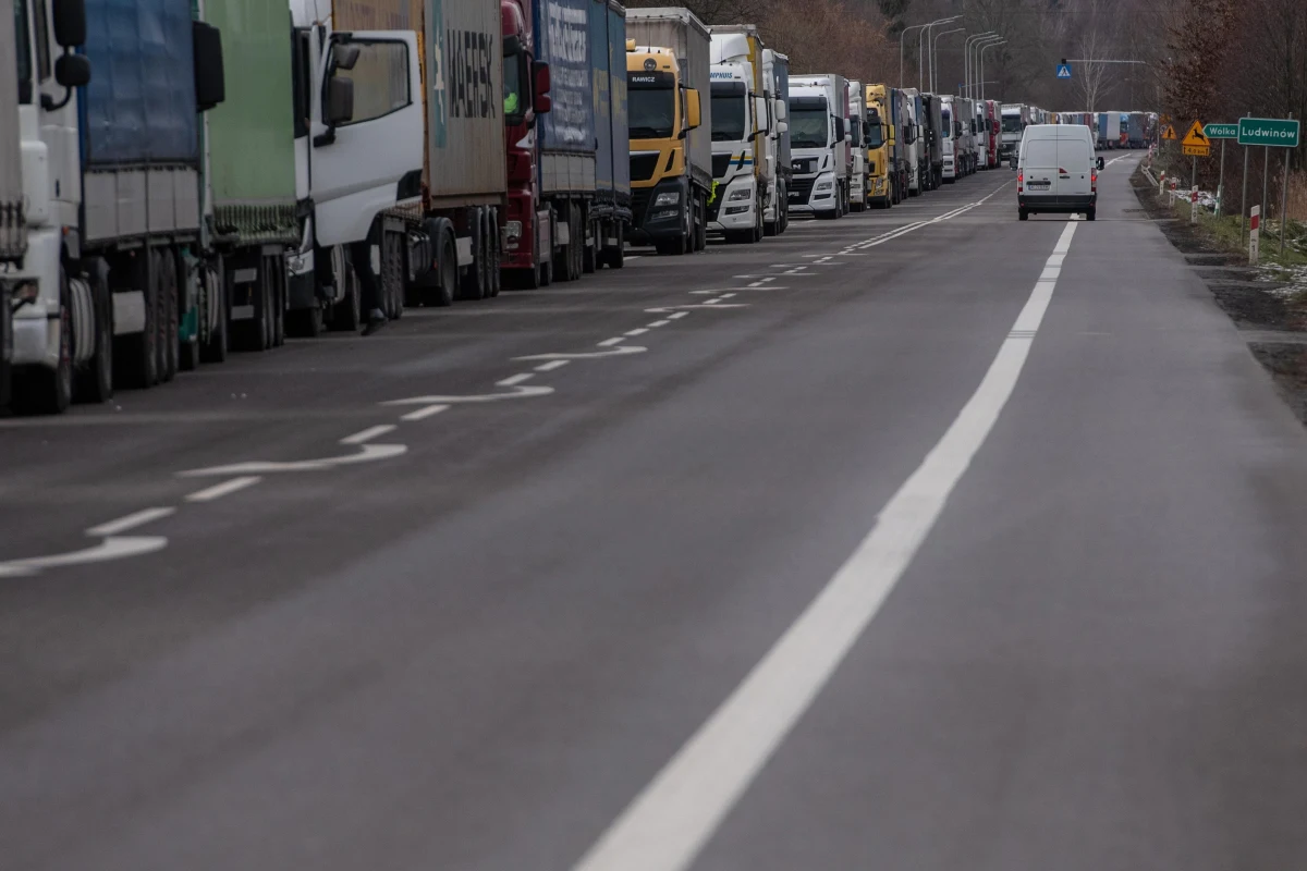 KE jest "bardzo zaniepokojona" trwającymi blokadami przejść z Ukrainą. Jej przedstawiciele napisali w tej sprawie list do ministra infrastruktury Dariusza Klimczaka. 