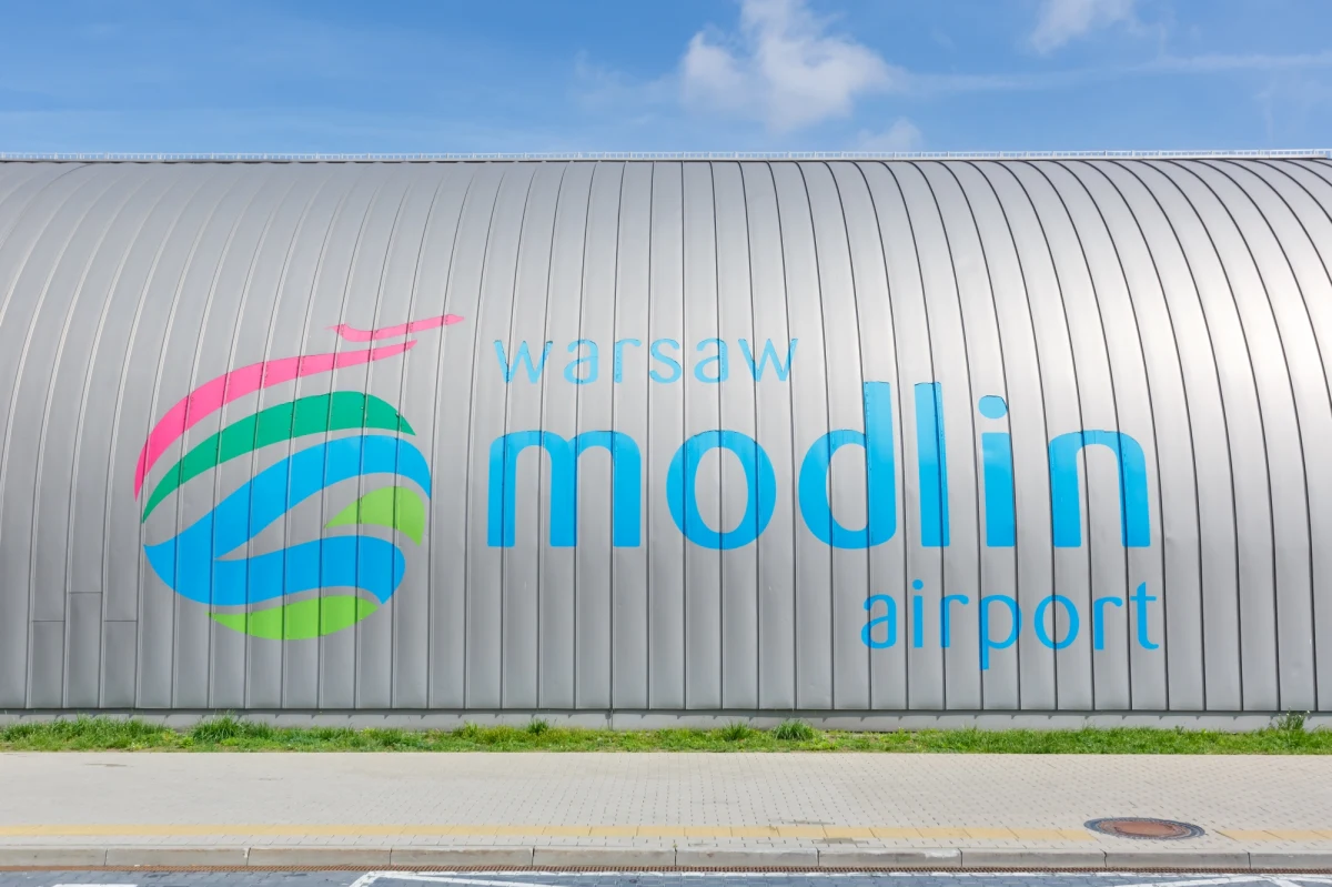Mężczyzna poszukiwany przez Interpol został zatrzymany na podwarszawskim lotnisku. Ujęli go policjanci z Modlina