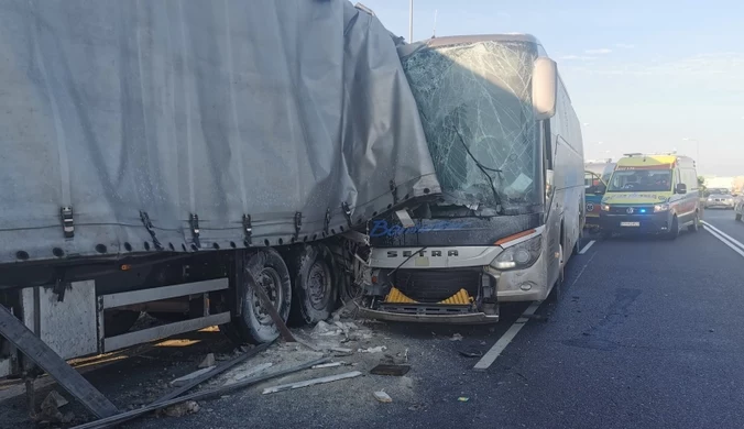 Wypadek autokaru na Podkarpaciu. Kilkanaście osób rannych