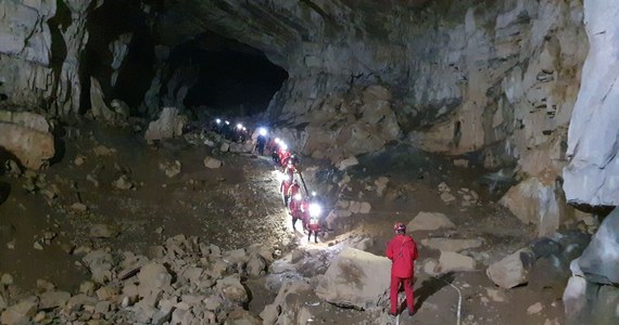 Słoweńscy ratownicy uratowali w poniedziałek po południu pięć osób z jaskini Križna Jama w południowo-wschodniej części kraju, które od soboty nie mogły się z niej wydostać z powodu wysokiego poziomu wody – podała agencja STA.
