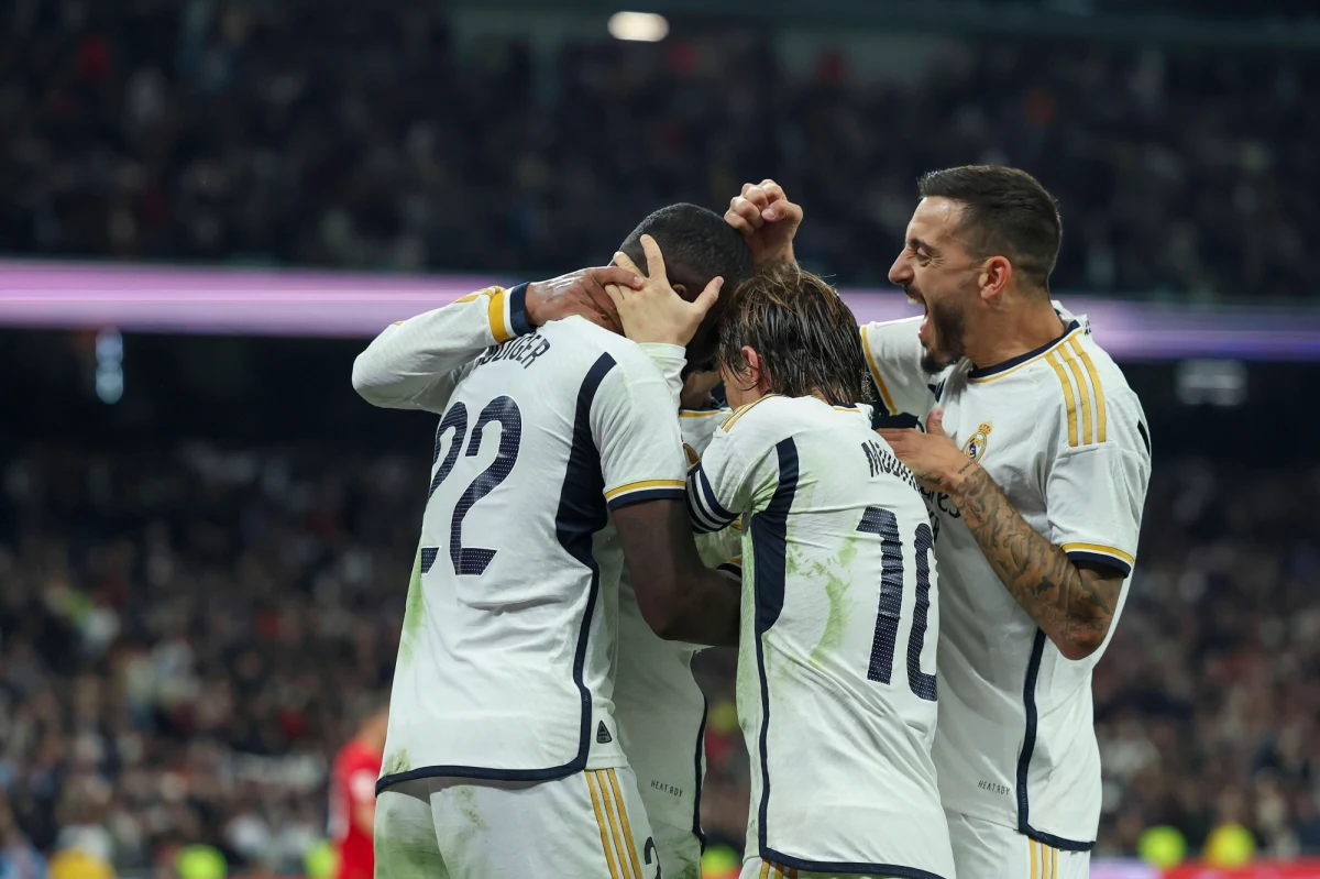 Broniący trofeum Real Madryt zagra na wyjeździe derby z Atletico w szlagierze 1/8 finału piłkarskiego Pucharu Hiszpanii (Króla). Barcelona Roberta Lewandowskiego trafiła na trzecioligowy Unionistas de Salamanca, który wyeliminował Villarreal. Losowanie odbyło się w poniedziałek.