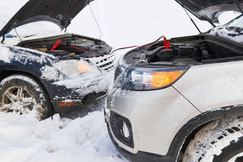 Jak odpalić samochód na kable? Jedna grupa kierowców ma problem