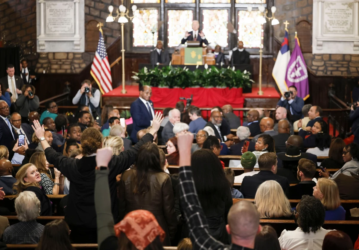 Wyborcze wystąpienie Joe Bidena w kościele w Charleston w Karolinie Południowej zostało zakłócone przez propalestyńskich demonstrantów. "Po cichu pracuję z izraelskim rządem, by ograniczył swoje działania wojenne i wyniósł się z Gazy” – zapewniał manifestujących amerykański przywódca.  