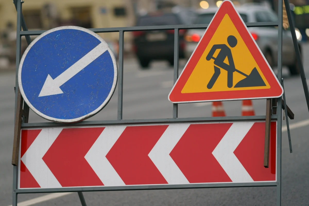 W środę drogowcy rozpoczną budowę kanalizacji wzdłuż ulicy Kobiałka na Białołęce. W tym czasie fragment ulicy będzie jednokierunkowy – autobusy linii 120, 314, 326 i N14 pojadą zmienionymi trasami - poinformował Zarząd Transportu Miejskiego