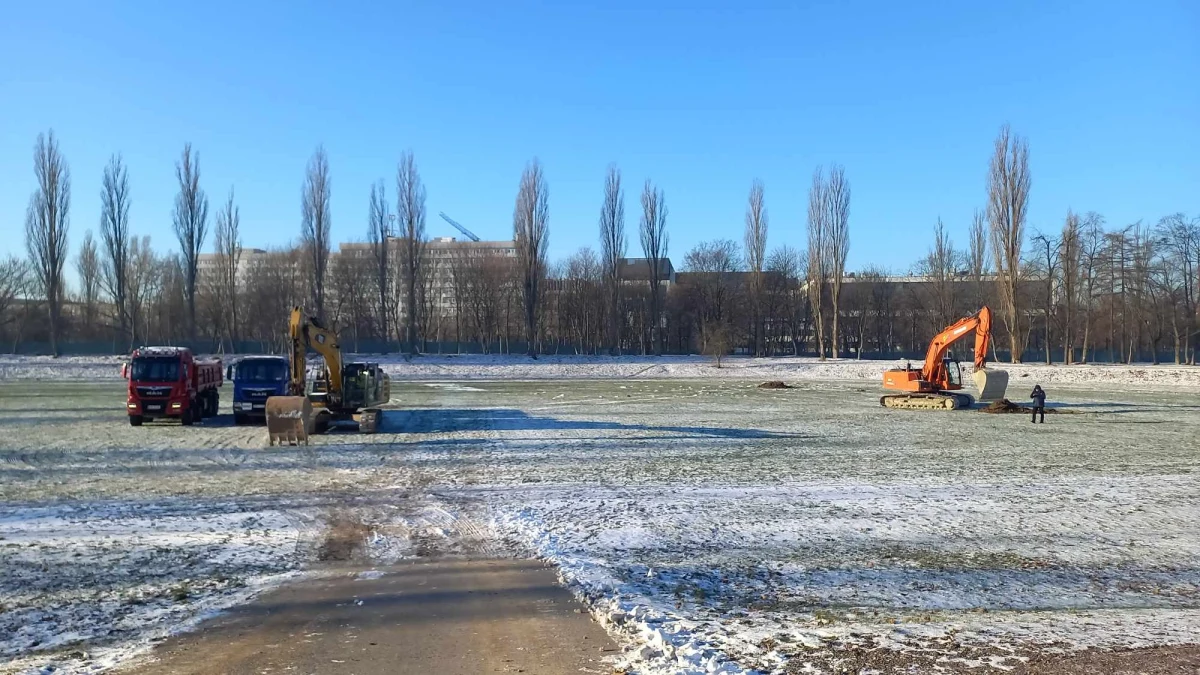 We wtorek rozpoczęły się prace budowlane na Skrze. Warszawiacy będą mogli skorzystać z nowego obiektu wiosną 2025 roku.