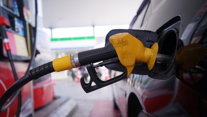 Posługując się fałszywi fakturami na paliwo, wyłudzili VAT 