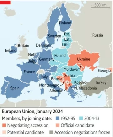 Unia Europejska w styczniu 2024 r. Ciemnym niebieskim zaznaczono członków Unii w latach 1952-1995. Jasnym niebieskim państwa, które przystąpiły w latach 2004-2013. Pomarańczowym zaznaczono kraje, które negocjują akcesję, 