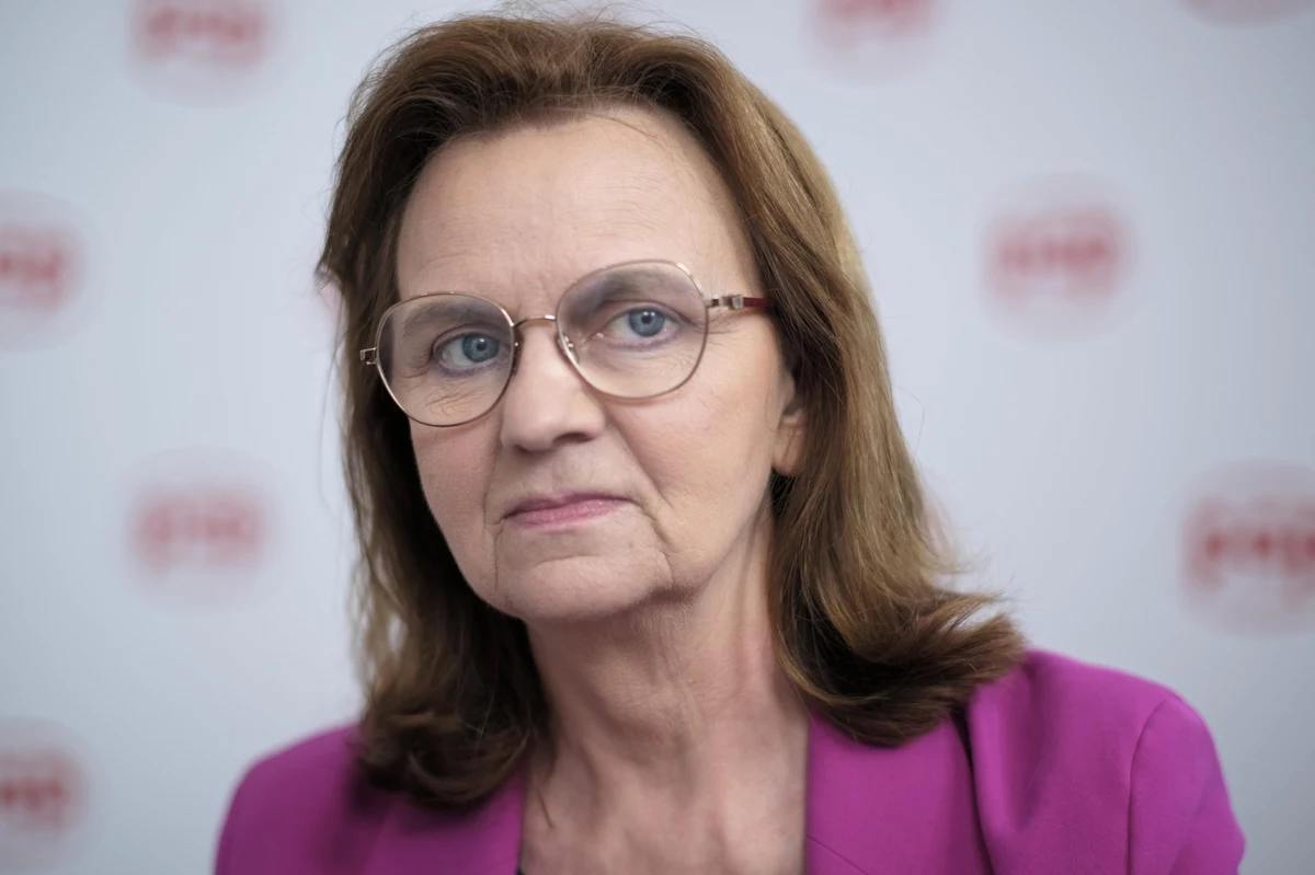 Minister Rodziny, Pracy i Polityki Społecznej Agnieszka Dziemianowicz-Bąk złożyła na ręce premiera Donalda Tuska wniosek o odwołanie Gertrudy Uścińskiej ze stanowiska prezesa Zakładu Ubezpieczeń Społecznych. "Nowe wyzwania w obszarze ubezpieczeń społecznych, jakie stawia przed sobą rząd koalicji 15 października wymagają nowego otwarcia, gwarantującego odpowiedzialne zarządzanie tak ważną instytucją" - napisała. 