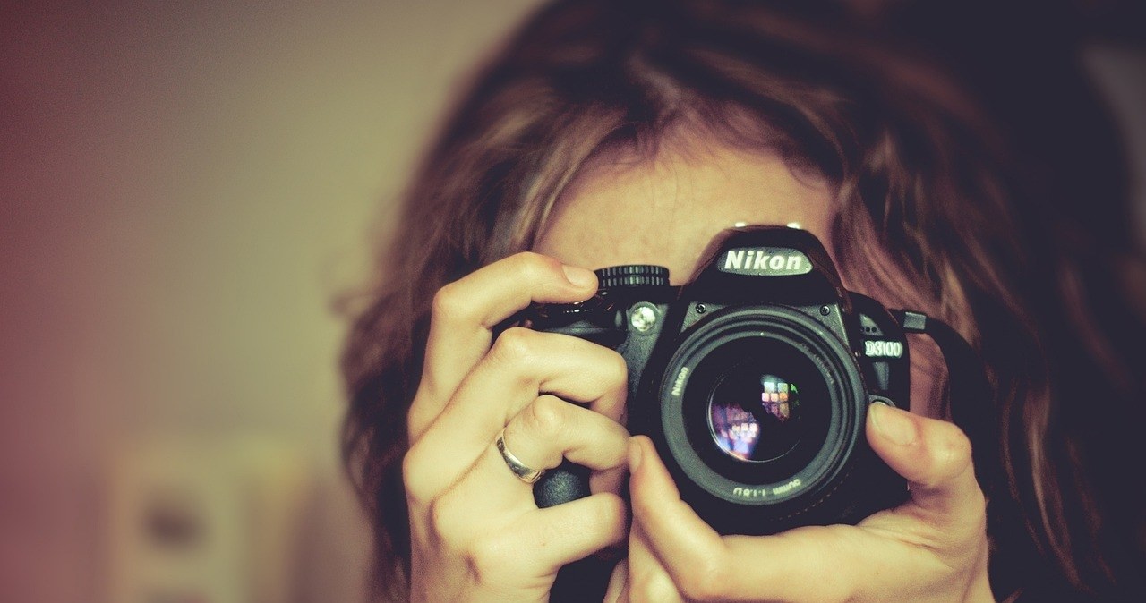 Jak Nazywamy Indeksy Dzielące Spółki Ze Względu Na Rodzaj Działalności Na pohybel sztucznej inteligencji! Canon, Nikon i Sony mówią "dość