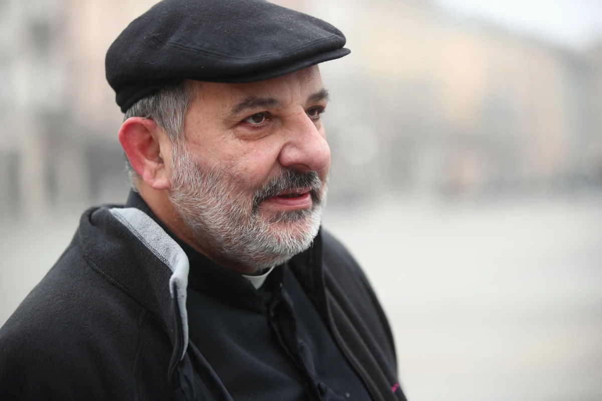 Dziś rano zmarł ksiądz Tadeusz Isakowicz-Zaleski, duchowny obrządku łacińskiego i ormiańskiego, historyk i publicysta. Był znany z tego, że przez większość swojej służby zajmował się osobami z niepełnosprawnością intelektualną, a także był nieformalnym rzecznikiem osób skrzywdzonych przez Kościół. "Miał w sobie dwie dusze, wojownika i poety. Z jednej strony stanowczość, z drugiej wrażliwość. I to sprawiało, że był wrogiem publicznym numer jeden dla wielu kręgów kościelnych w naszym kraju" - mówi na antenie internetowego Radia RMF24 ksiądz profesor Andrzej Kobyliński, filozof, etyk i wykładowca Uniwersytetu Kardynała Stefana Wyszyńskiego.