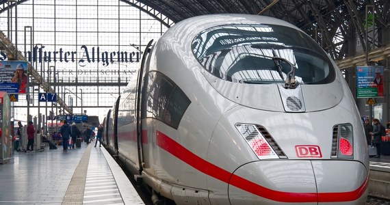 PKP Intercity szykuje się na strajk niemieckich kolei. Pociągi dalekobieżne u naszych zachodnich sąsiadów mają stanąć w środę o 2 w nocy, a protest maszynistów potrwa do piątkowego wieczora. Podróżnych udających się do Berlina pociągami z Warszawy czy Przemyśla czeka przesiadka. 