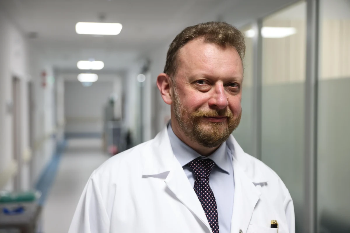 Były minister zdrowia Łukasz Szumowski przestał kierować Narodowym Instytutem Kardiologii w Aninie. Na razie nie wiadomo, kto będzie jego następcą. 