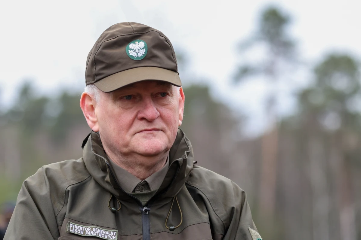 Zgodnie z zapowiedziami z ubiegłego tygodnia we wtorek został odwołany dotychczasowy Dyrektor Generalny Lasów Państwowych Józef Kubica - poinformowała minister klimatu i środowiska Paulina Henning-Kloska. Nowym dyrektorem będzie Witold Koss.